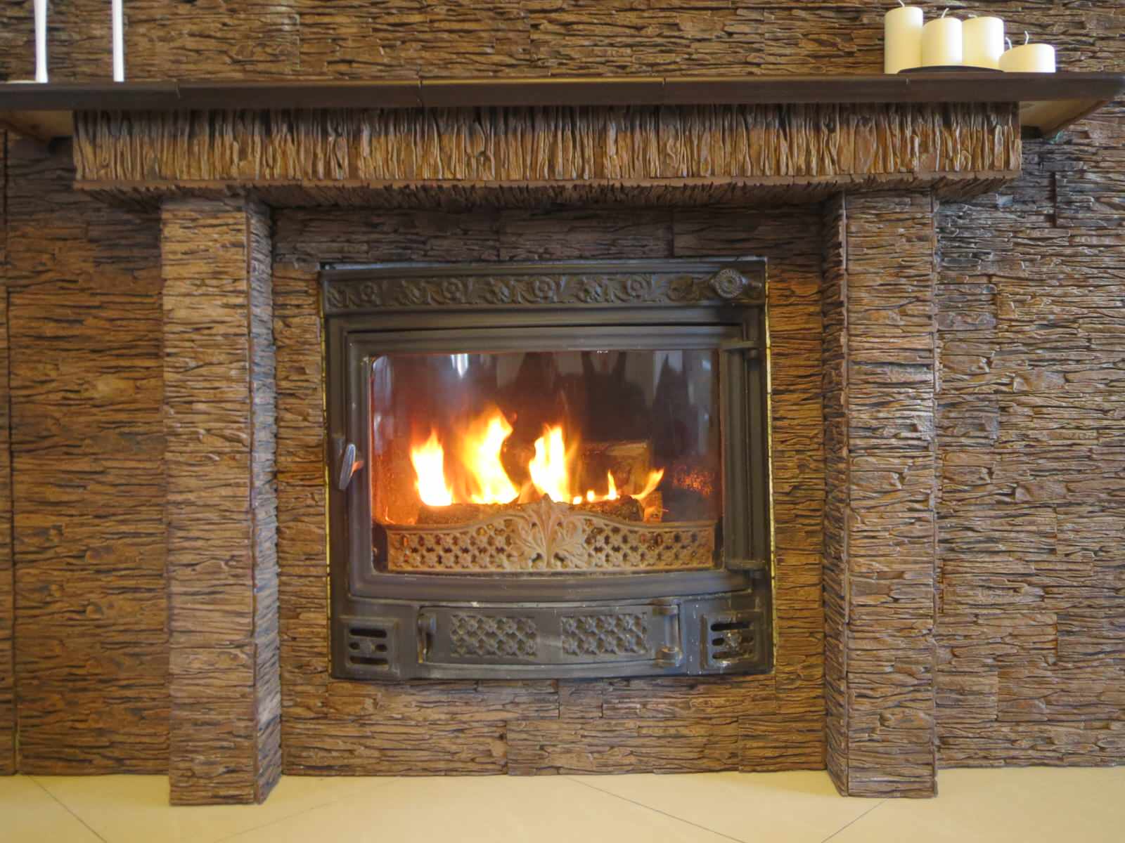 Камин с водным контуром в дачном доме в д. Бовбли