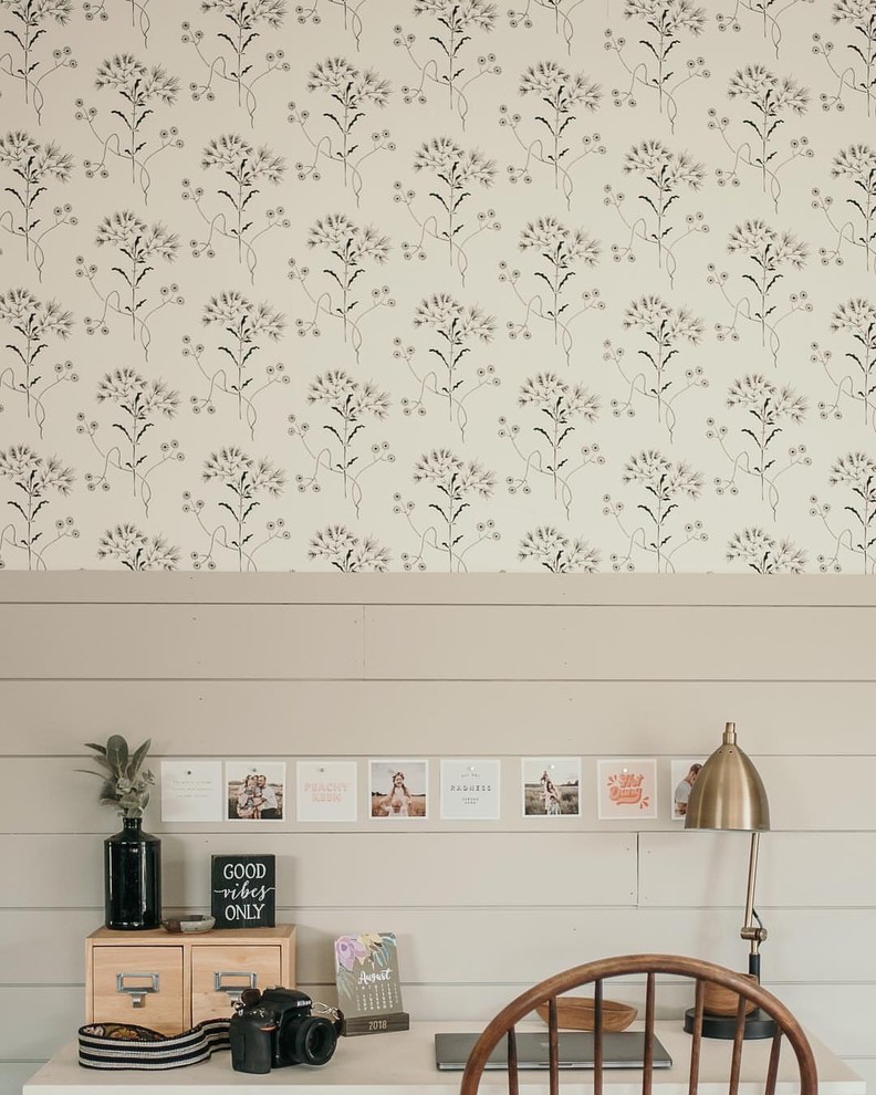 Magnolia Home Wildflower Floral Designer Wallpaper - Contemporary