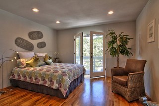 Lila Schlafzimmer Mit Braunem Holzboden Ideen Design Bilder August 2020 Houzz De