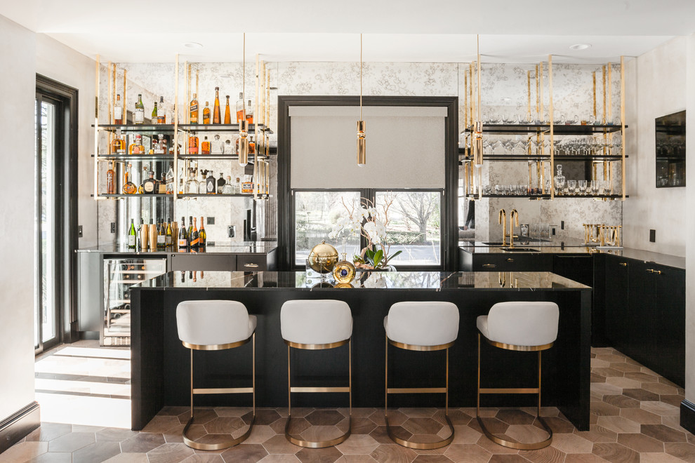 Contemporary l-shaped seated home bar in New York with an undermount sink, flat-panel cabinets, black cabinets, grey splashback, mirror splashback, brown floor and black benchtop.