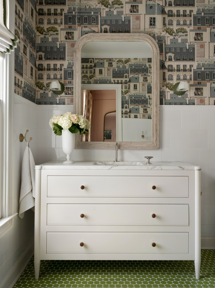 Atlanta Traditional - Example of a classic bathroom design in Atlanta