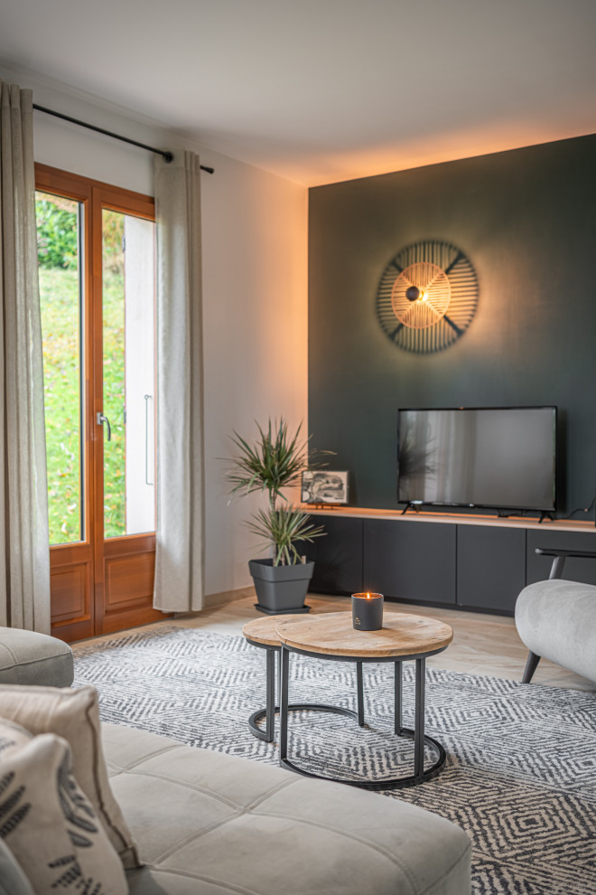 Photo of a modern living room in Grenoble.