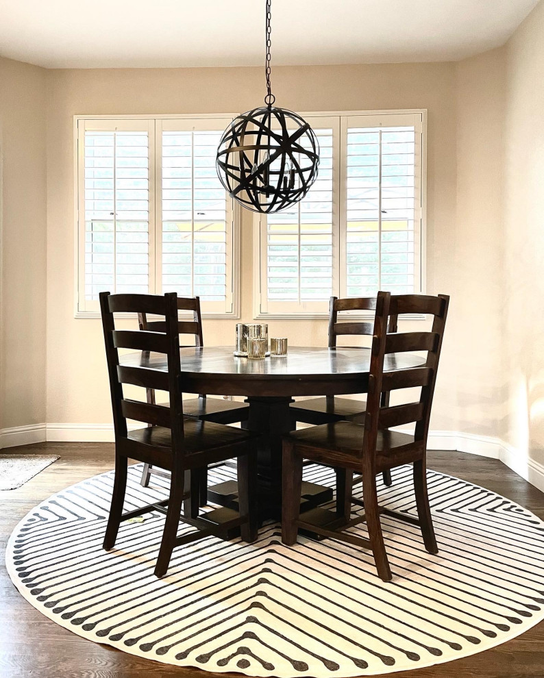 Example of a transitional home design design in Denver