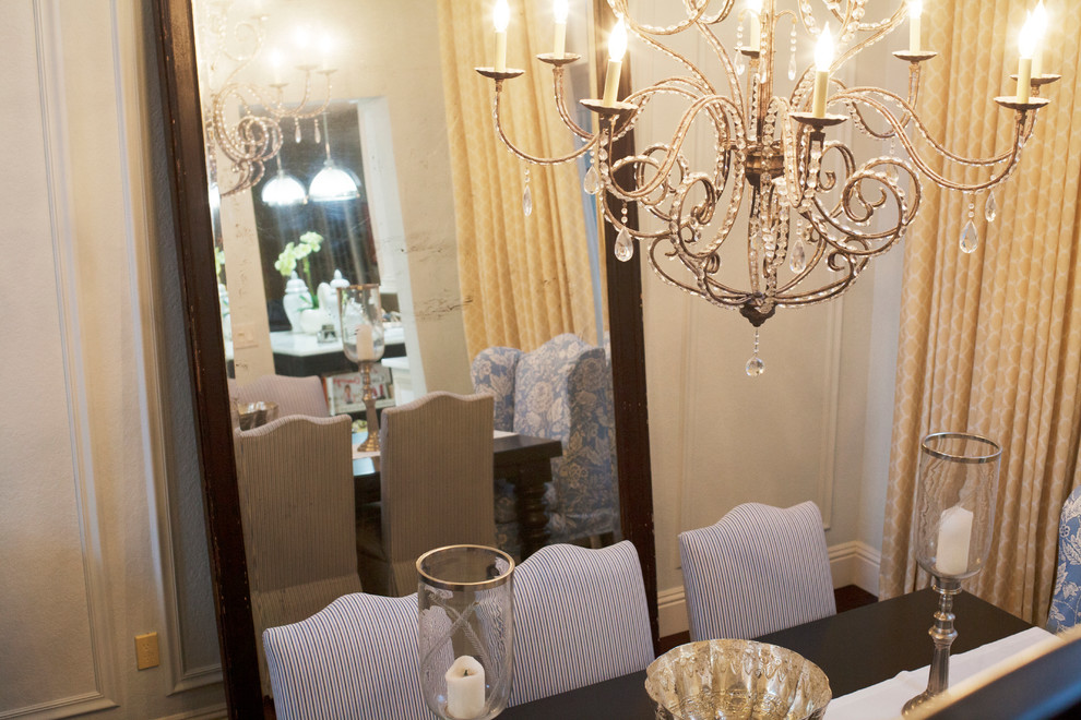 Example of a transitional home design design in Miami