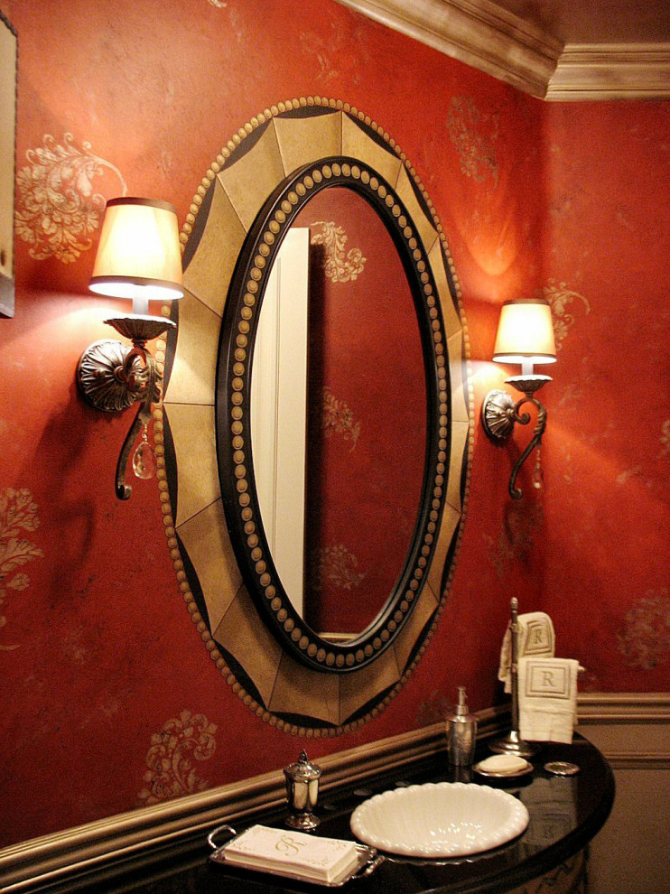 Ispirazione per un piccolo bagno di servizio bohémian con ante beige, pareti rosse, top in marmo e top nero