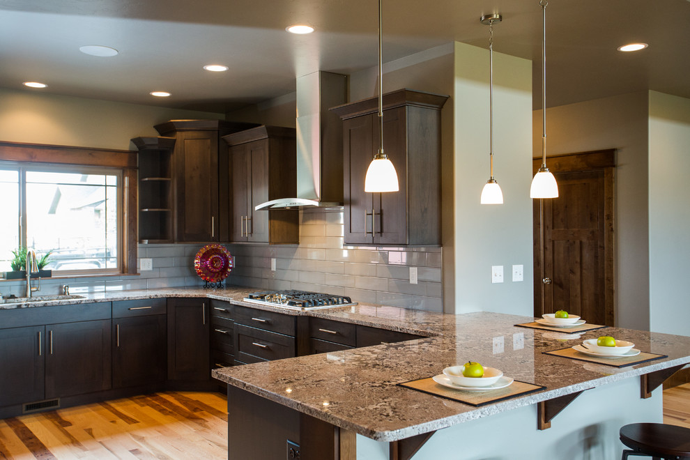 Kitchen - transitional kitchen idea