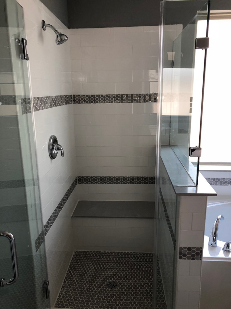 Inspiration pour une salle de bain principale design de taille moyenne.