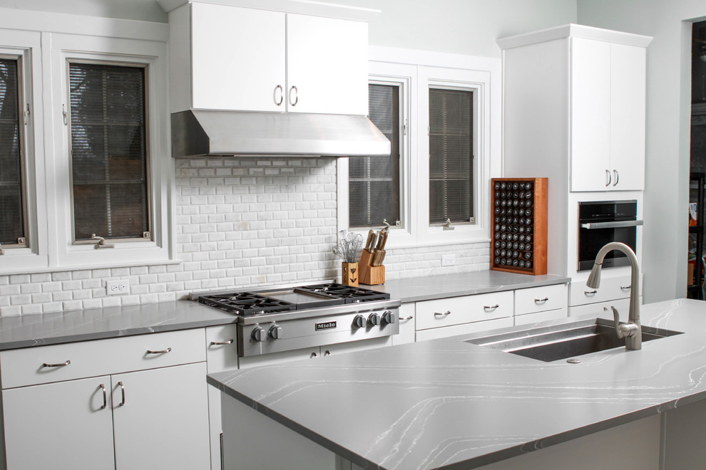 Example of a transitional kitchen design in Cincinnati