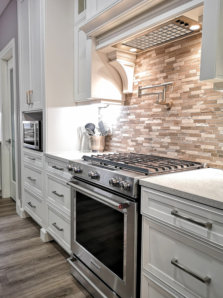Kitchen - transitional kitchen idea