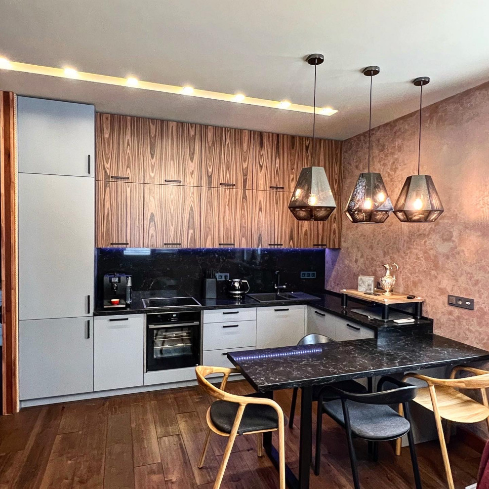 Кухня с фасадами из шпона ореха