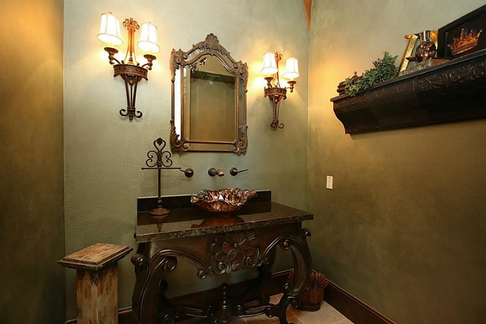 Example of a transitional home design design in Houston