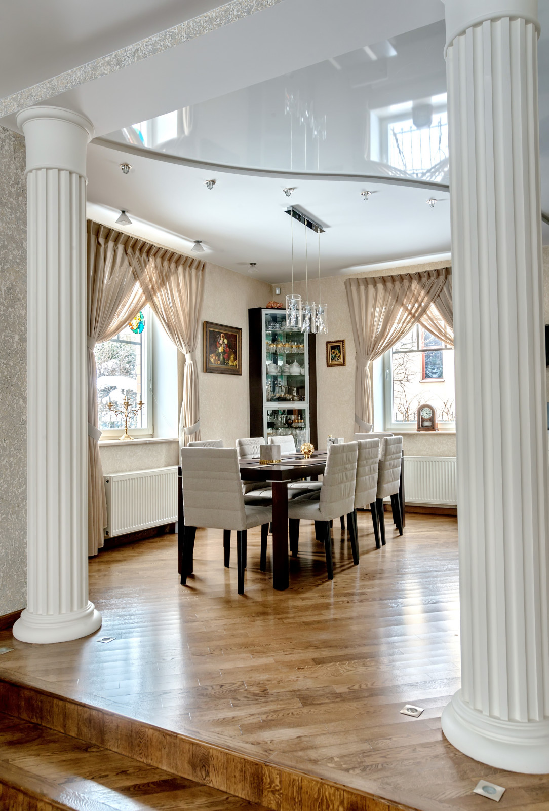 Столовая в частном доме