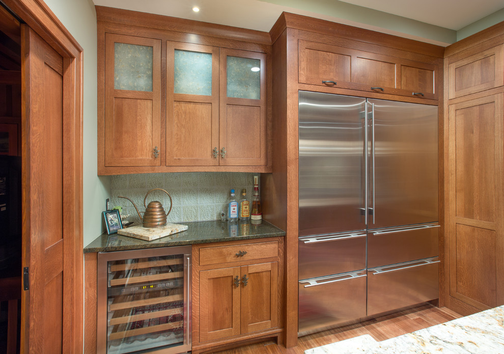 Kitchen - transitional kitchen idea in Columbus