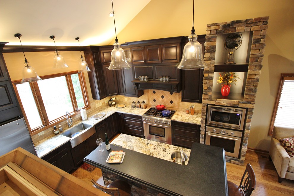 Inspiration for a transitional kitchen remodel in Cincinnati