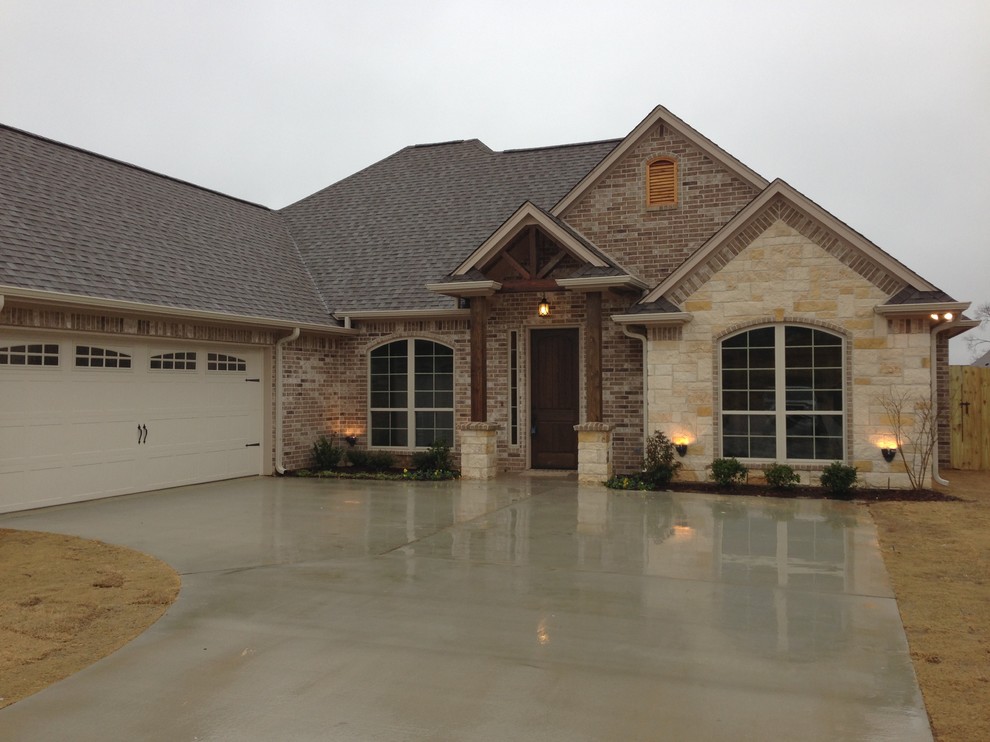 Mid-sized traditional one-story stone exterior home idea in Dallas