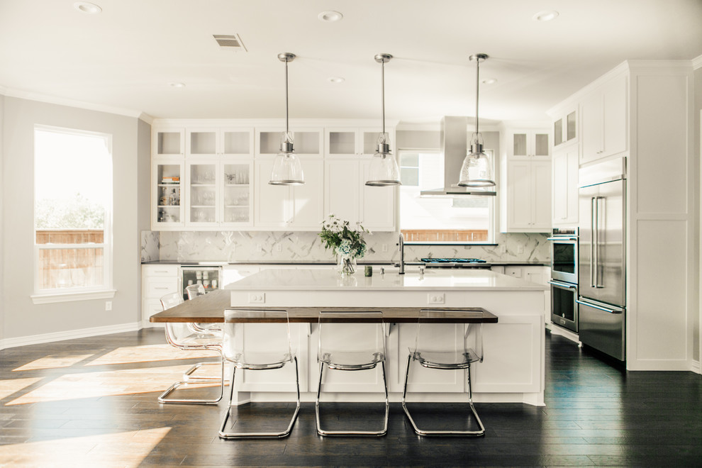 Inspiration for a modern kitchen remodel in Dallas