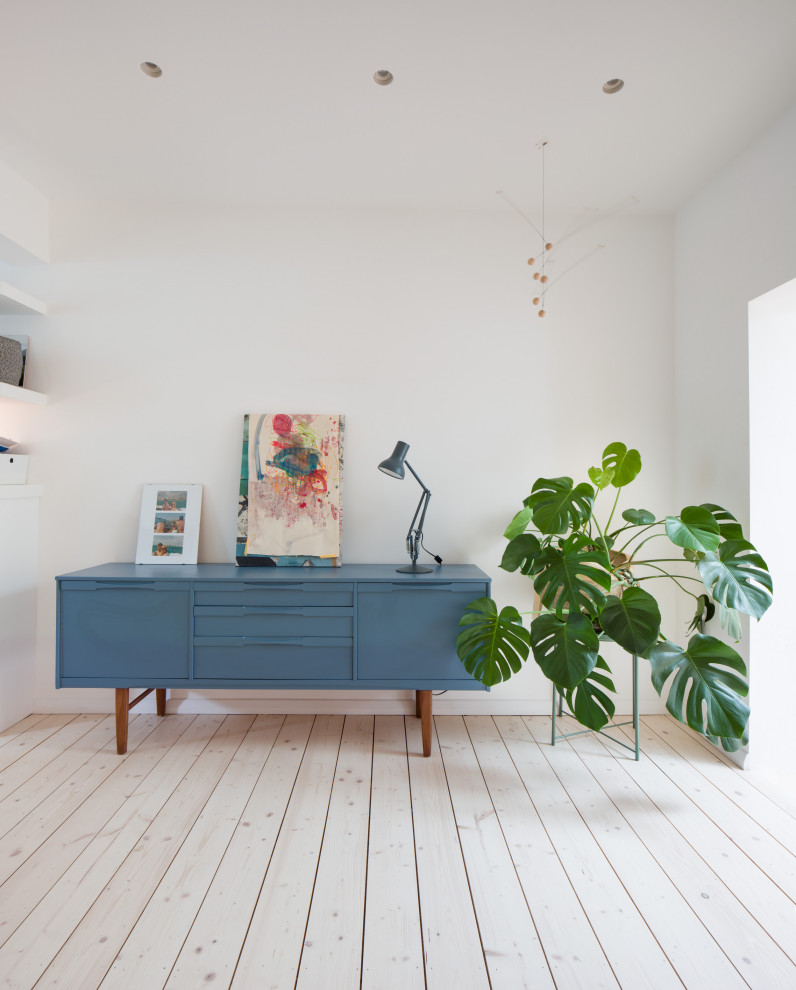 Ispirazione per un soggiorno scandinavo di medie dimensioni e aperto con pavimento bianco