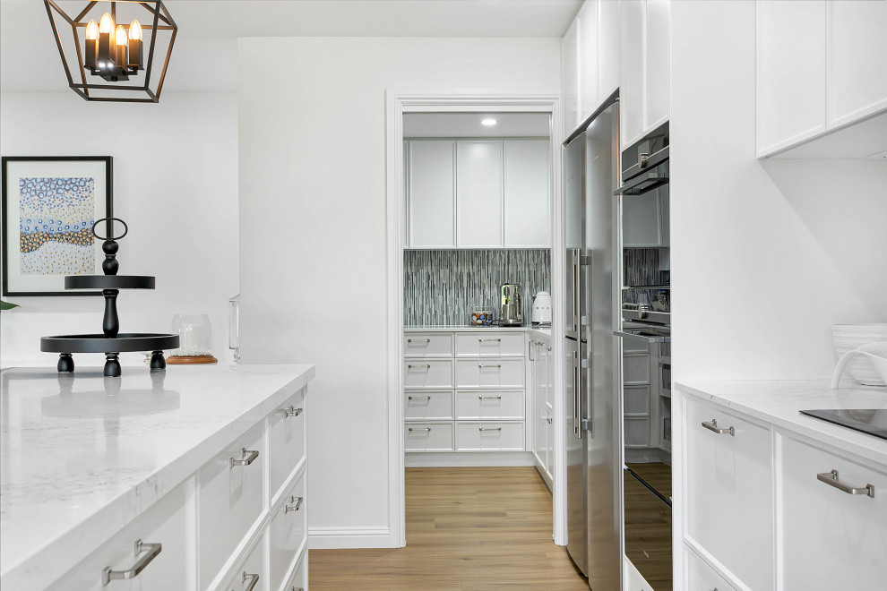 Inspiration for a beach style kitchen in Cairns.