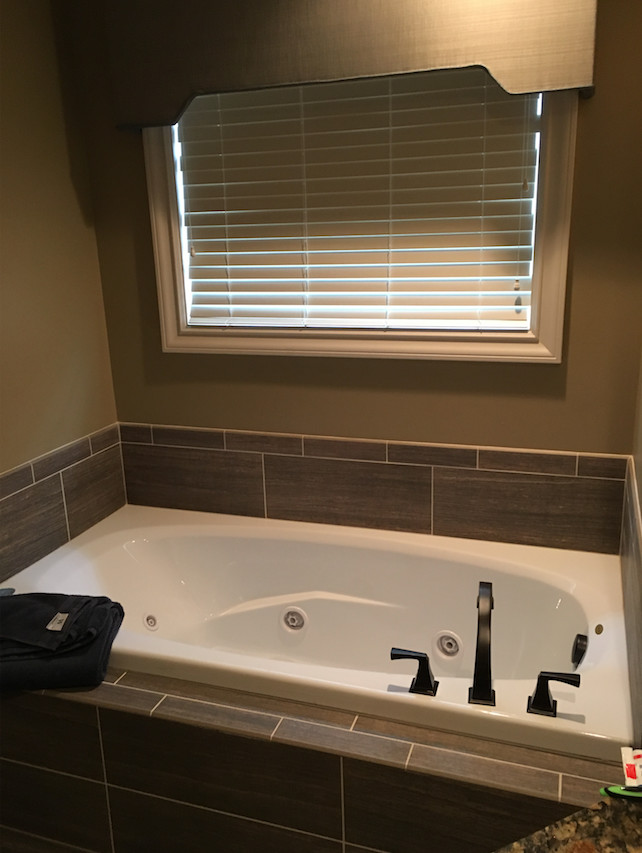 Inspiration for a mid-sized transitional master alcove bathtub remodel with a one-piece toilet and beige walls