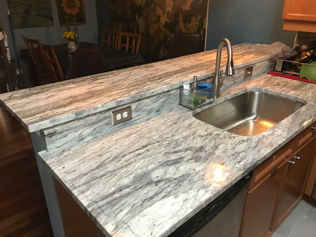 Welcoming Traditional Design Kitchen In Thunder White Granite