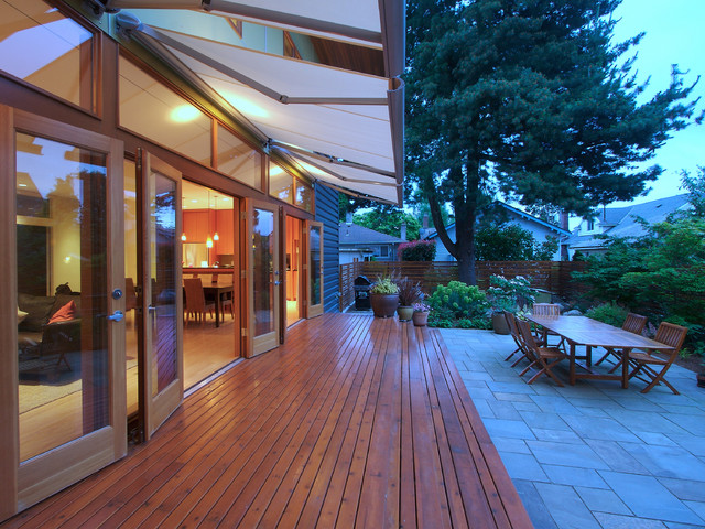 Flip/Flop House(S) modern-deck