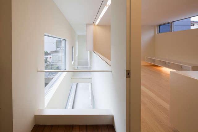 川口の住宅 moderno-porche
