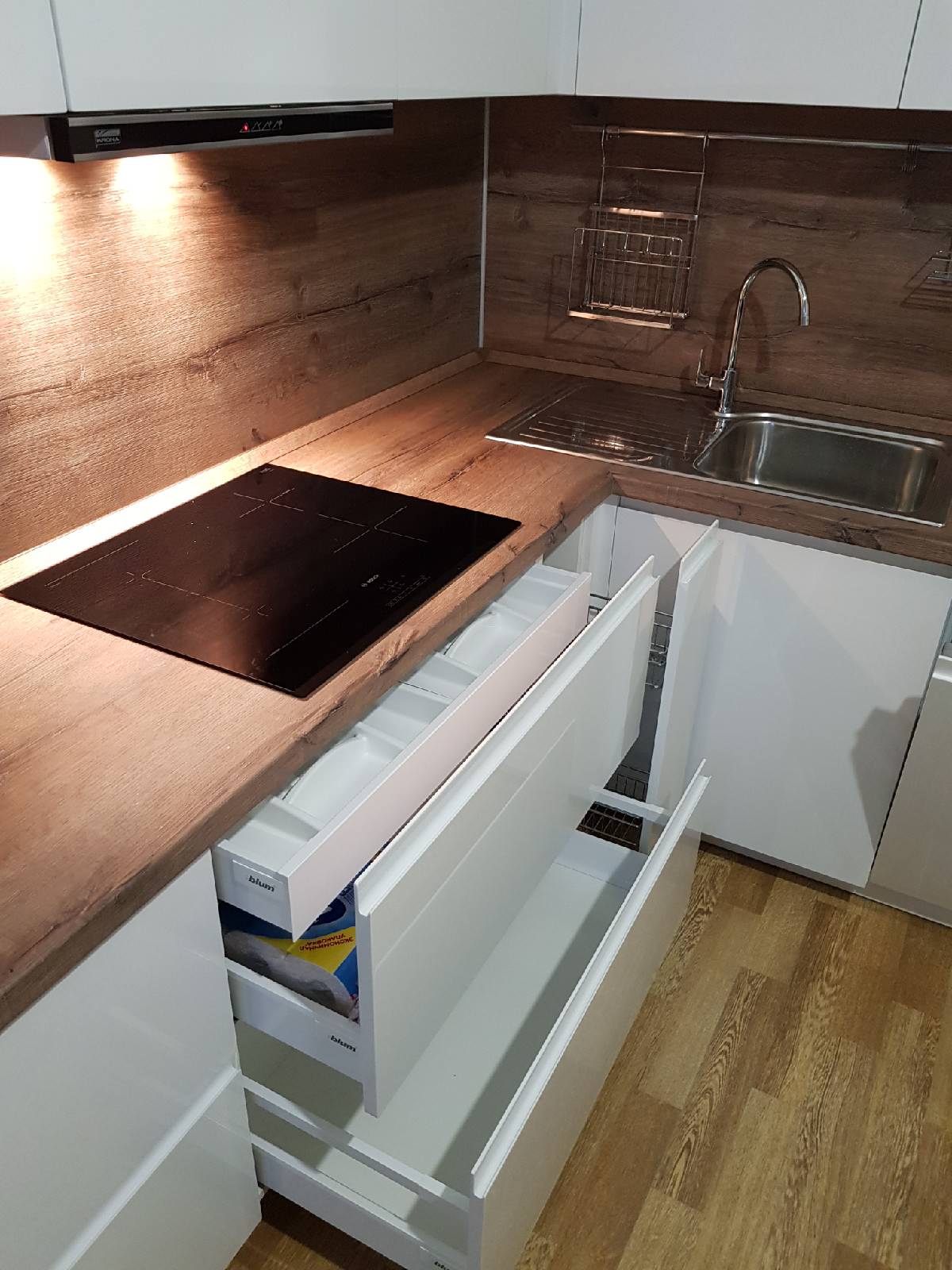 Стильный кухонный гарнитур.