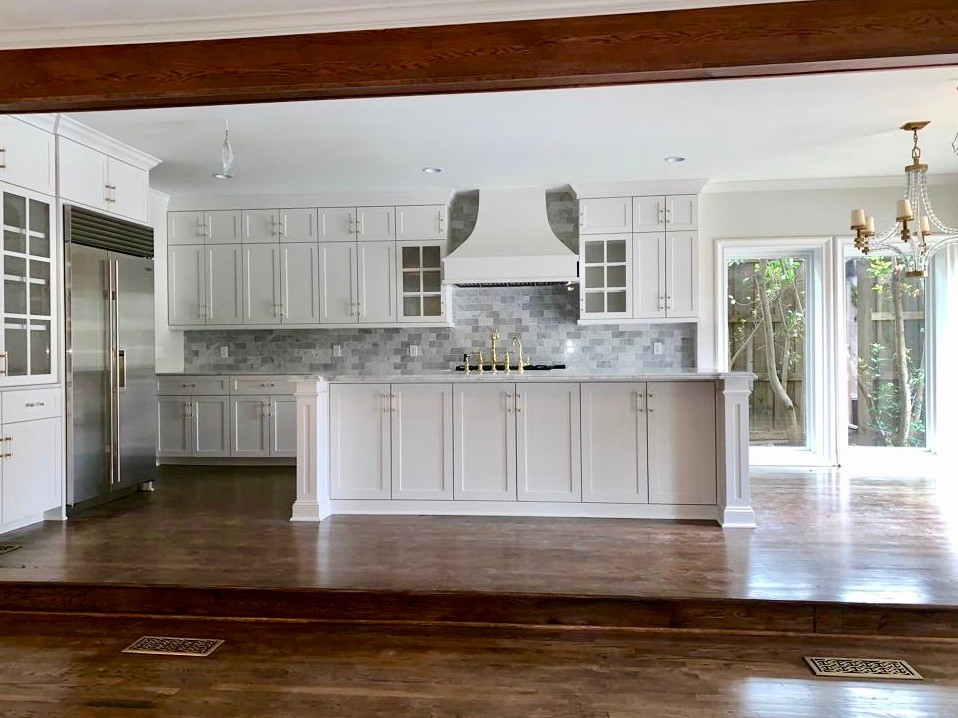 1927 Classic, open kitchen and white shades