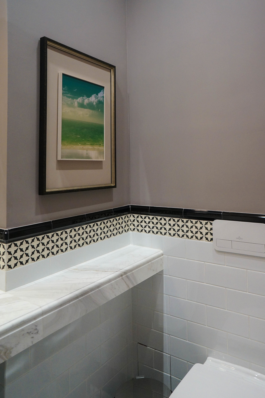 Общественный санузел в офисном здании.