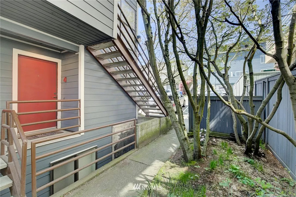 Exterior front door and railings color to match evening blue siding?