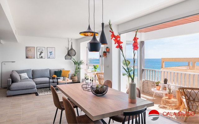 Beachfront Apartment coastal-family-room