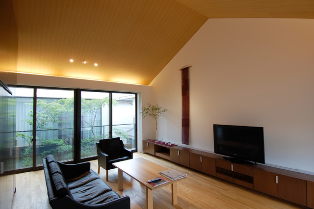 等々力の家 moderno-soggiorno