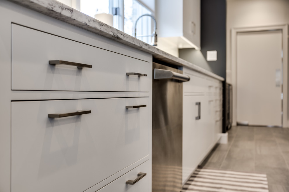 Kitchen - transitional kitchen idea in DC Metro