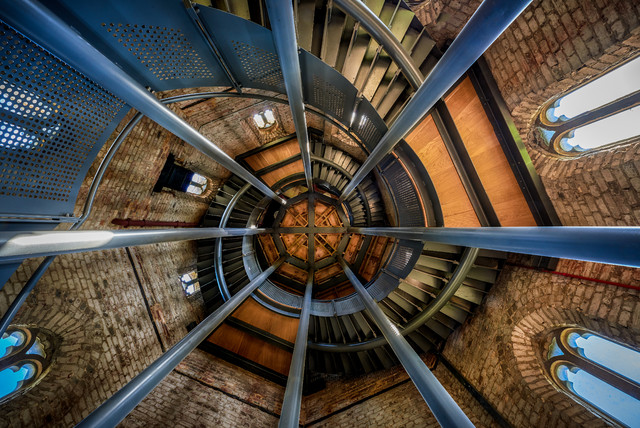 Hadlow Tower classique-chic-escalier