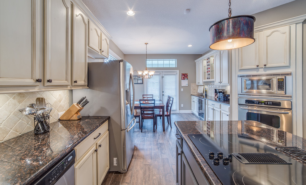 Inspiration for a transitional kitchen remodel in Orlando