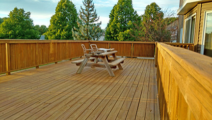 Fond du Lac Deck Staining