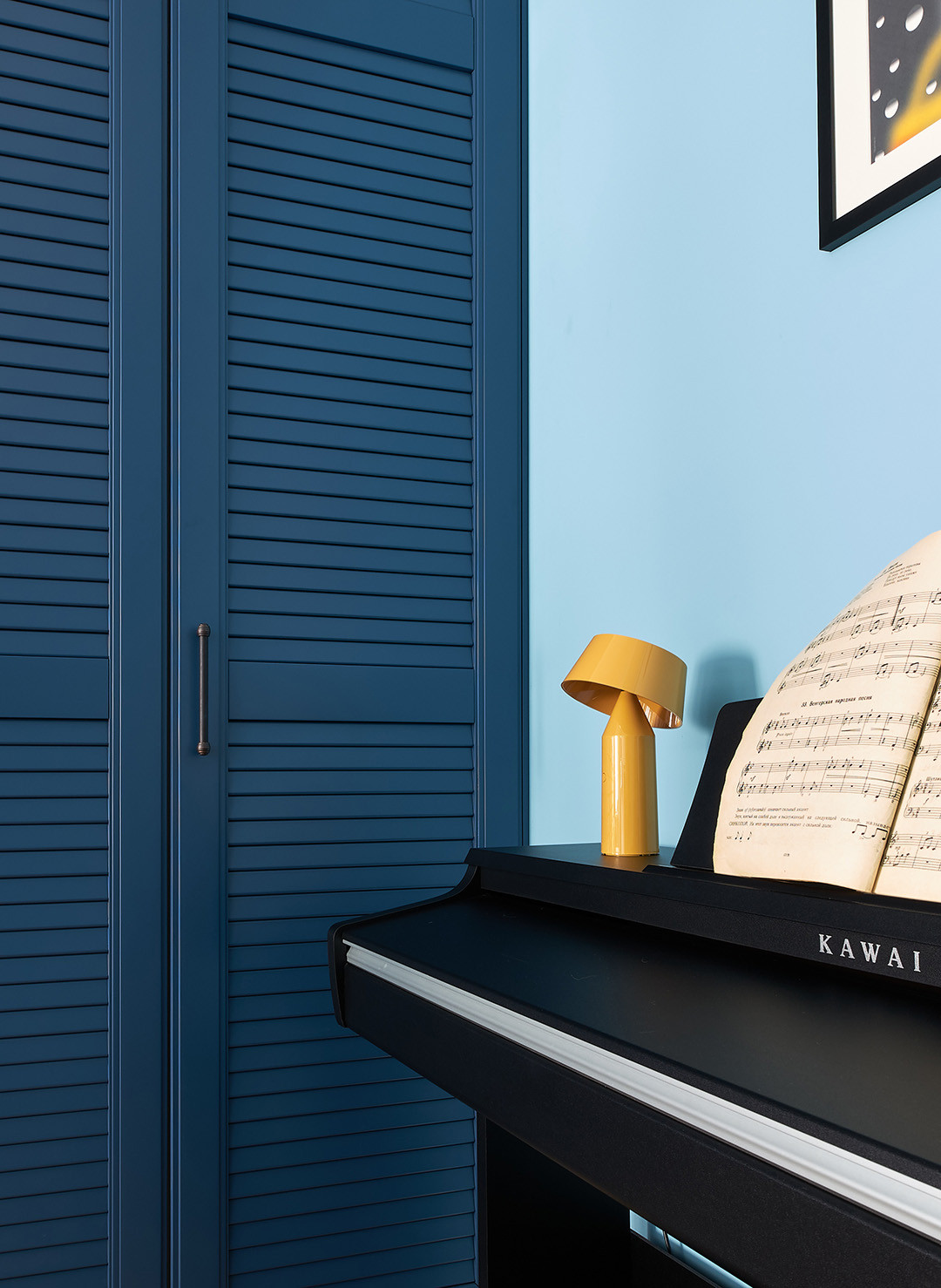 Интерьер детской в морском стиле со шкафом от DOMANI-мебель