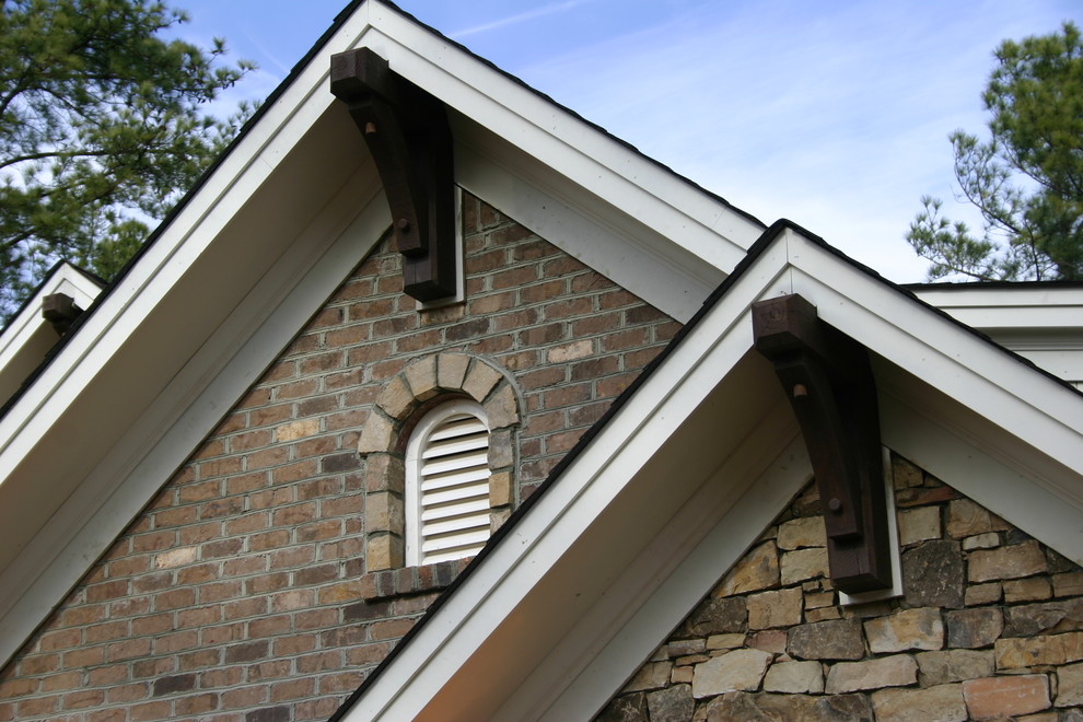 Example of a mountain style home design design in Raleigh