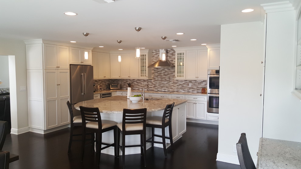 Example of a transitional home design design in Miami