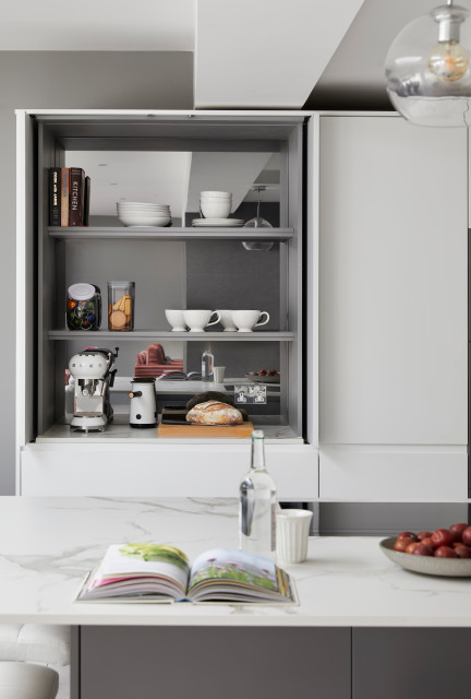 Bovingdon - A contemporary handleless open plan kitchen trendy-koekken