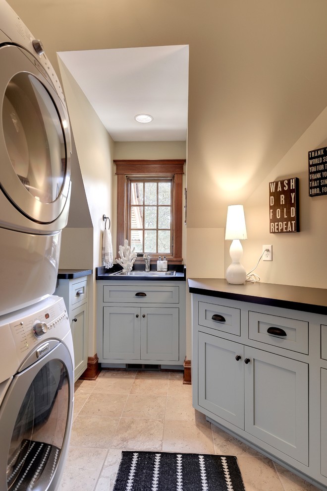 Design ideas for an arts and crafts laundry room in Minneapolis.