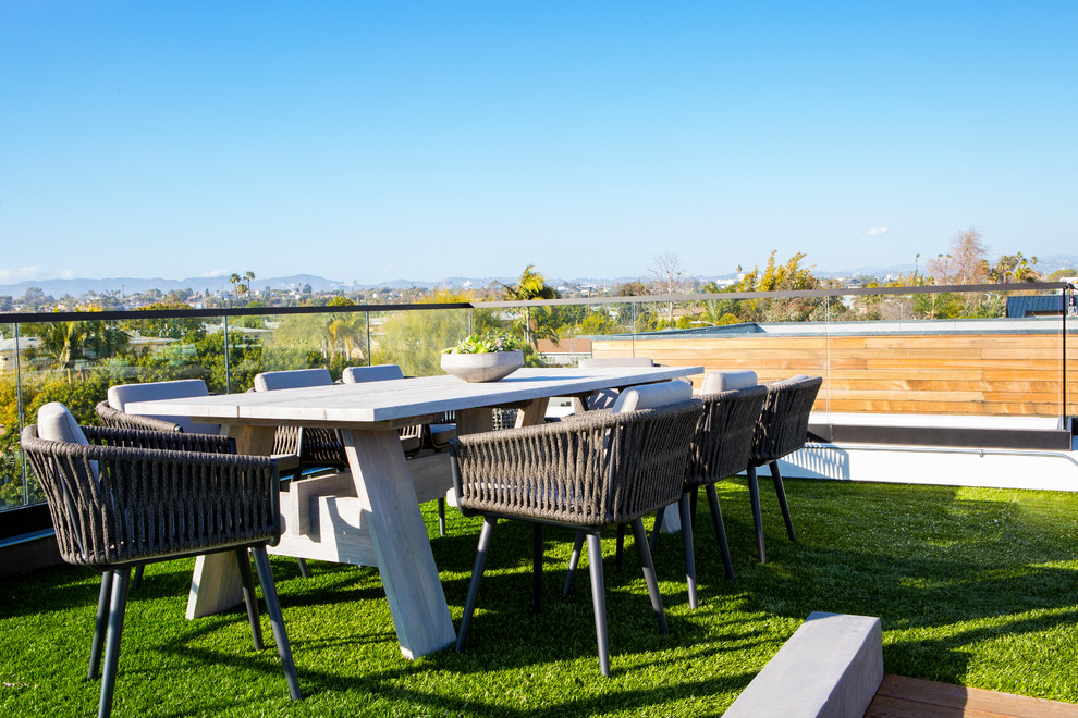 Large contemporary rooftop and rooftop deck in Los Angeles with a fire feature and no cover.