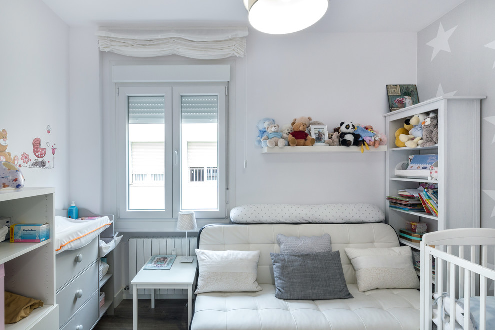 Design ideas for a contemporary kids' room in Madrid.