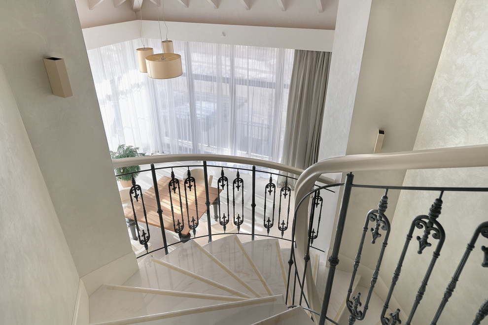 Большой загородный дом