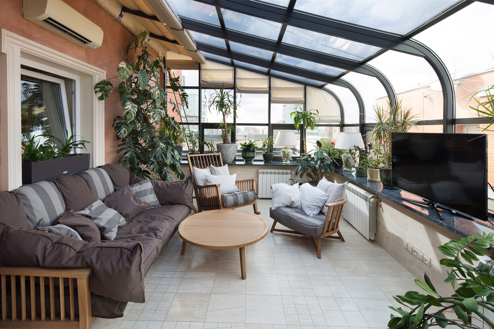 This is an example of a contemporary deck in Moscow with a container garden.