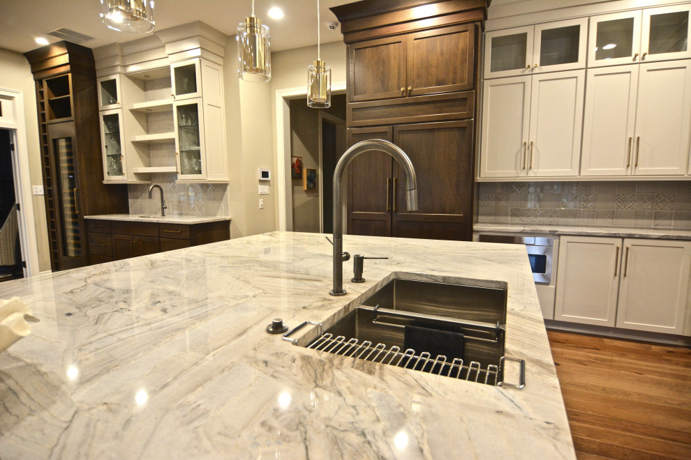 Kitchen - transitional kitchen idea in Indianapolis