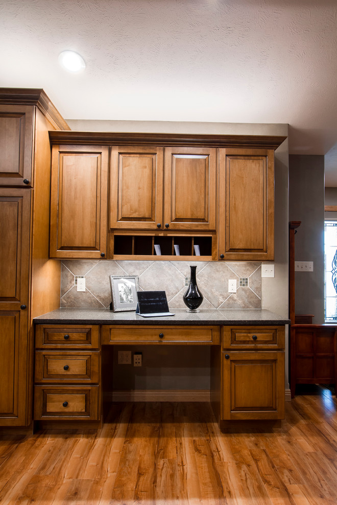Kitchen - transitional kitchen idea