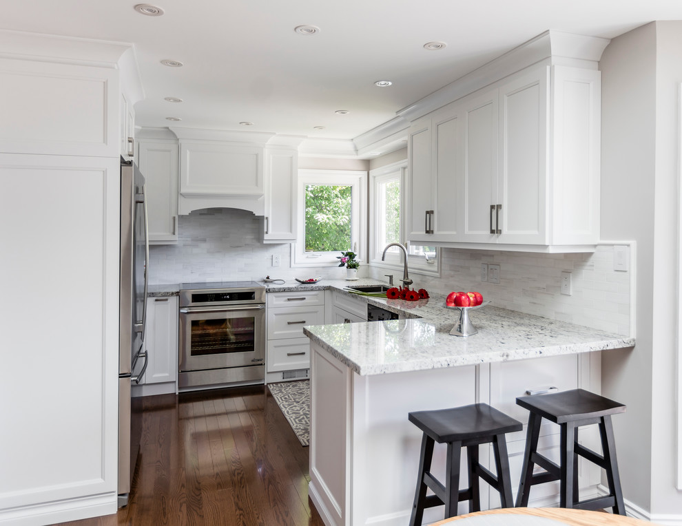 Transitional kitchen photo in Toronto