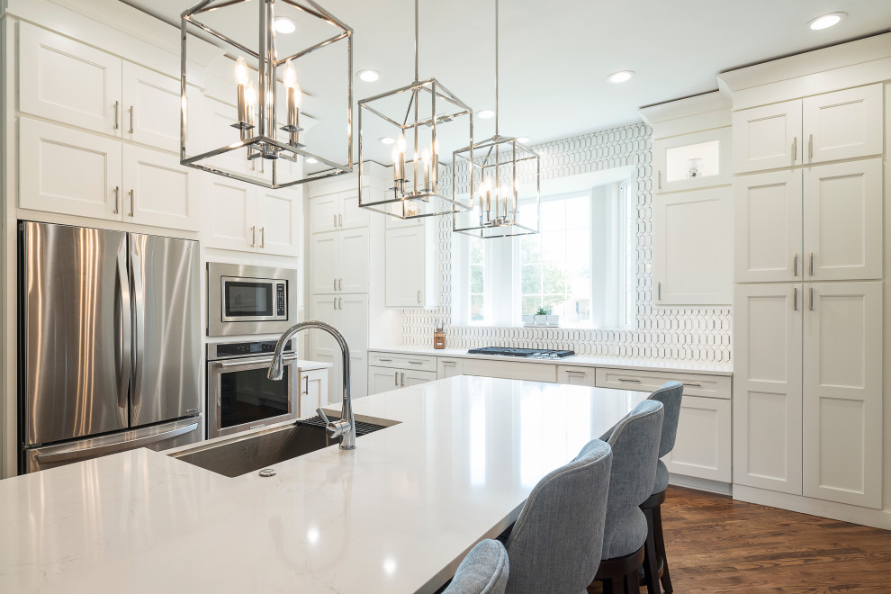 Transitional kitchen photo in Dallas