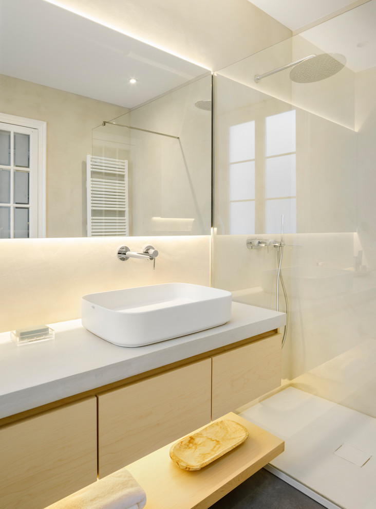 Photo of a contemporary bathroom in Barcelona with light wood cabinets, an open shower, beige tile, porcelain tile, beige walls, porcelain floors, grey floor, an open shower and white benchtops.